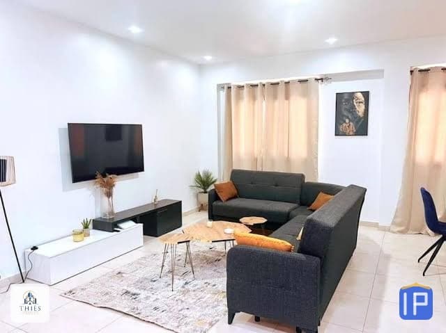 Grand appartement F6 avec salon et cuisine équipée à Thiès